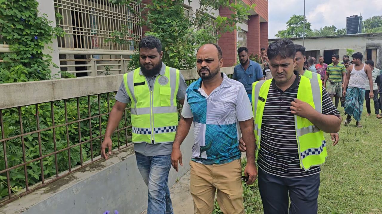 Teacher assaulted over sexual harassment allegation in Jhenaidah Mob assault teacher