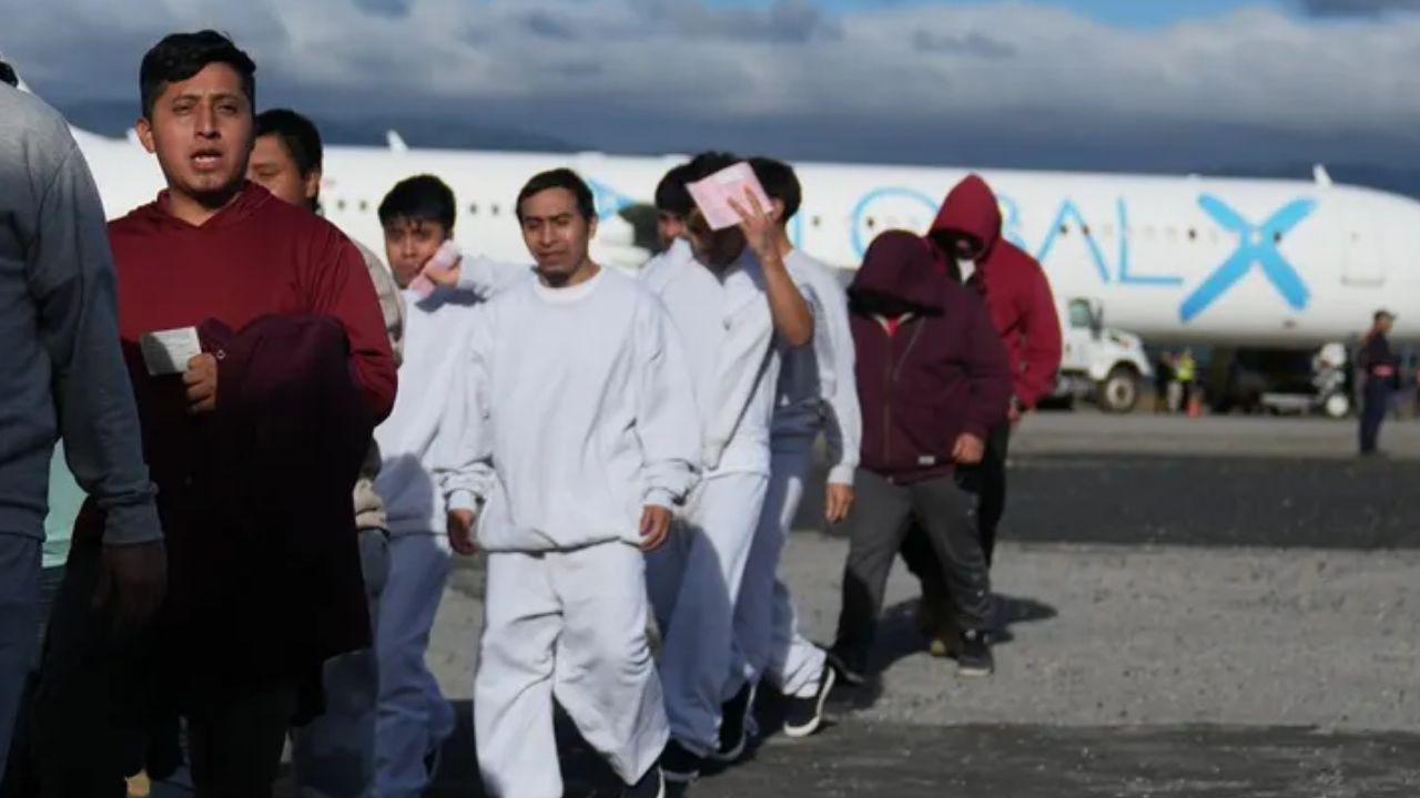 US repatriates 2,300 Mexican citizens to Guatemala US repatriates Mexican citizens