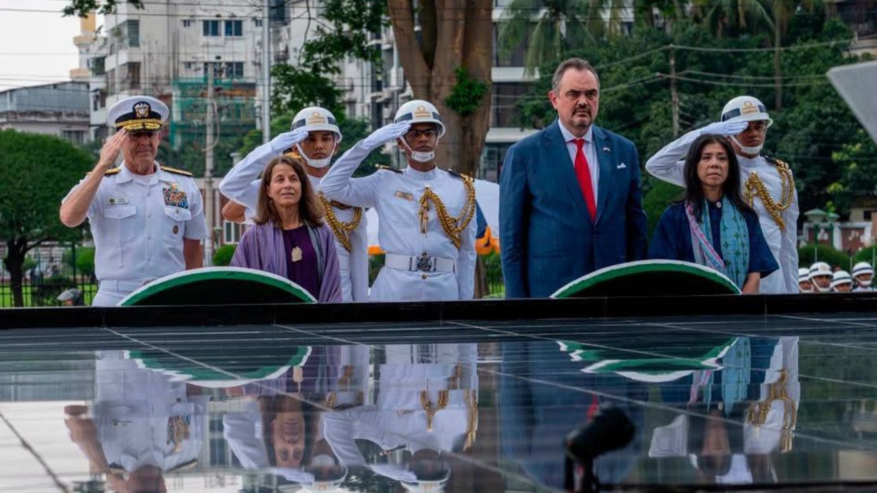 US Pacific Fleet Commander Koehler pays tribute at Shikha Anirban US Pacific Fleet Commander