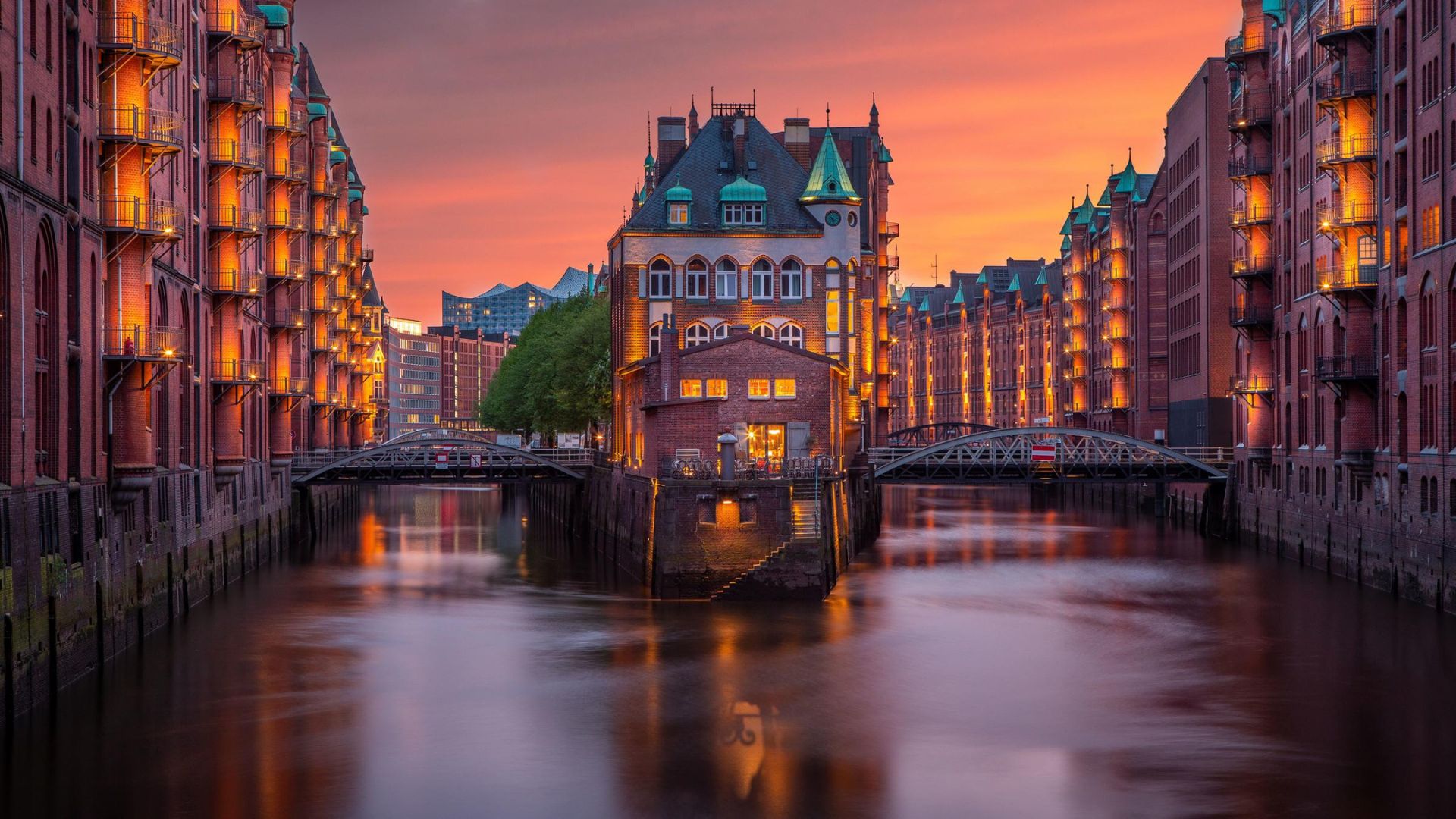 Wasserschloss (water castle), Hamburg, Germany