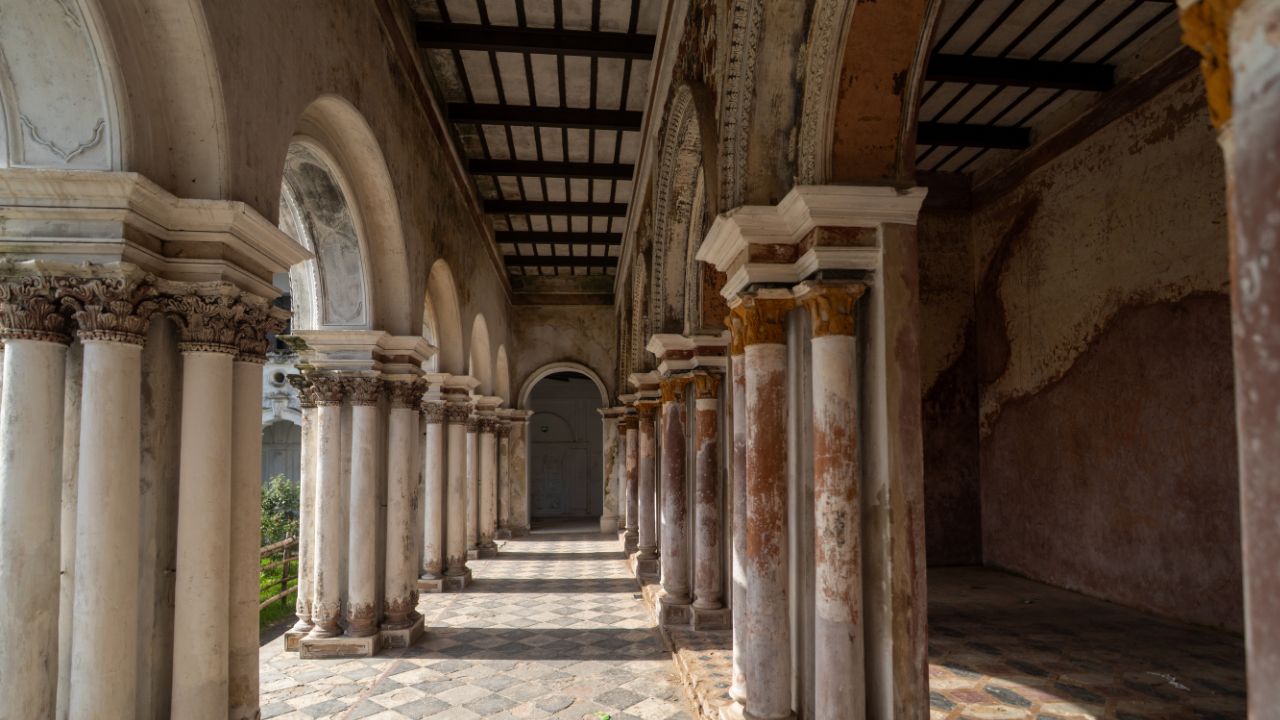 Haripur Zamindar Bari: A palace between the acts Haripur Zamindar Bari