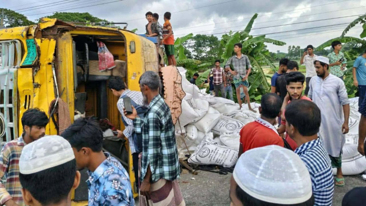 Pickup-truck collision kills four in Netrokona Netrokona