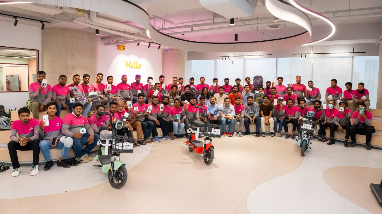 foodpanda rewards 253 riders with e-bikes, gadgets for Eid efforts foodpanda