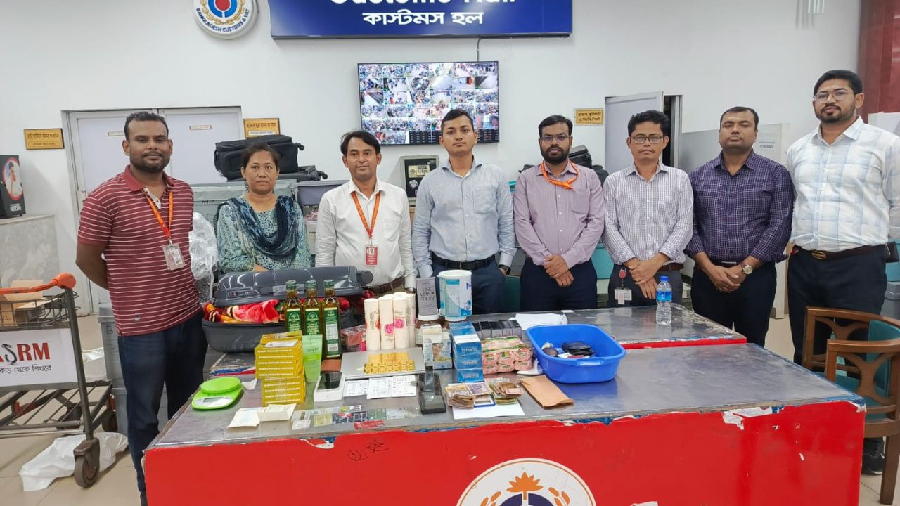 Gold worth Tk3.73cr seized from abandoned car near HSIA gold seized HSIA