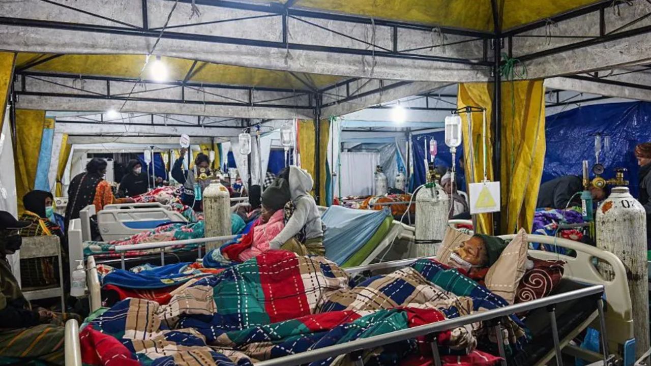 Indonesia earthquake leaves 53 dead, thousands displaced indonesia earthquake