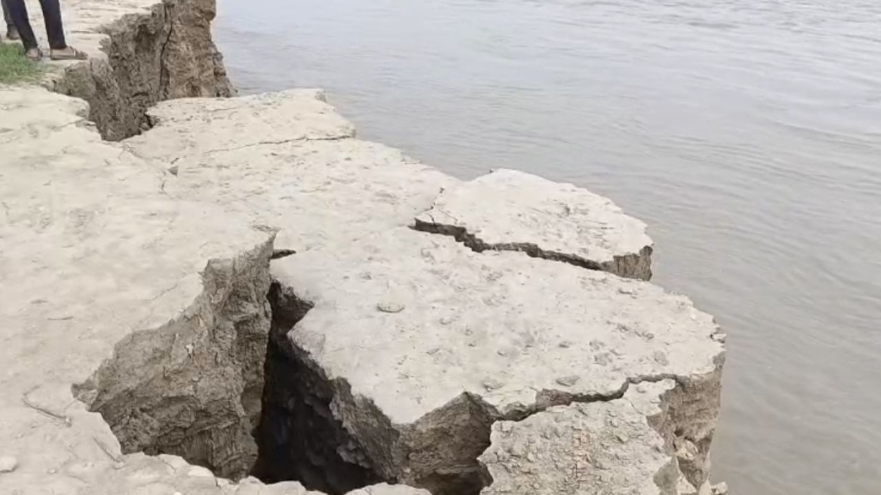 Padma erosion devours 100 acres of farmland padma erosion