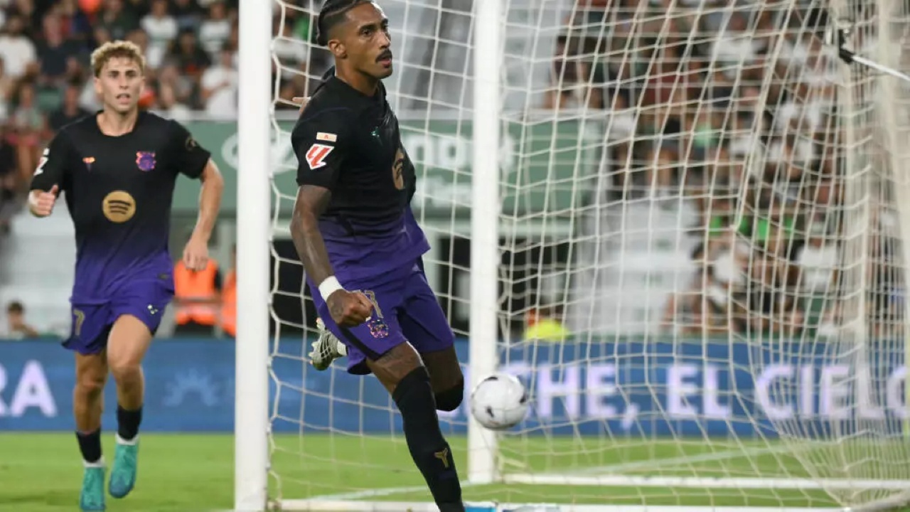 Raphinha, Lopez hit braces as Barcelona trounce Elche