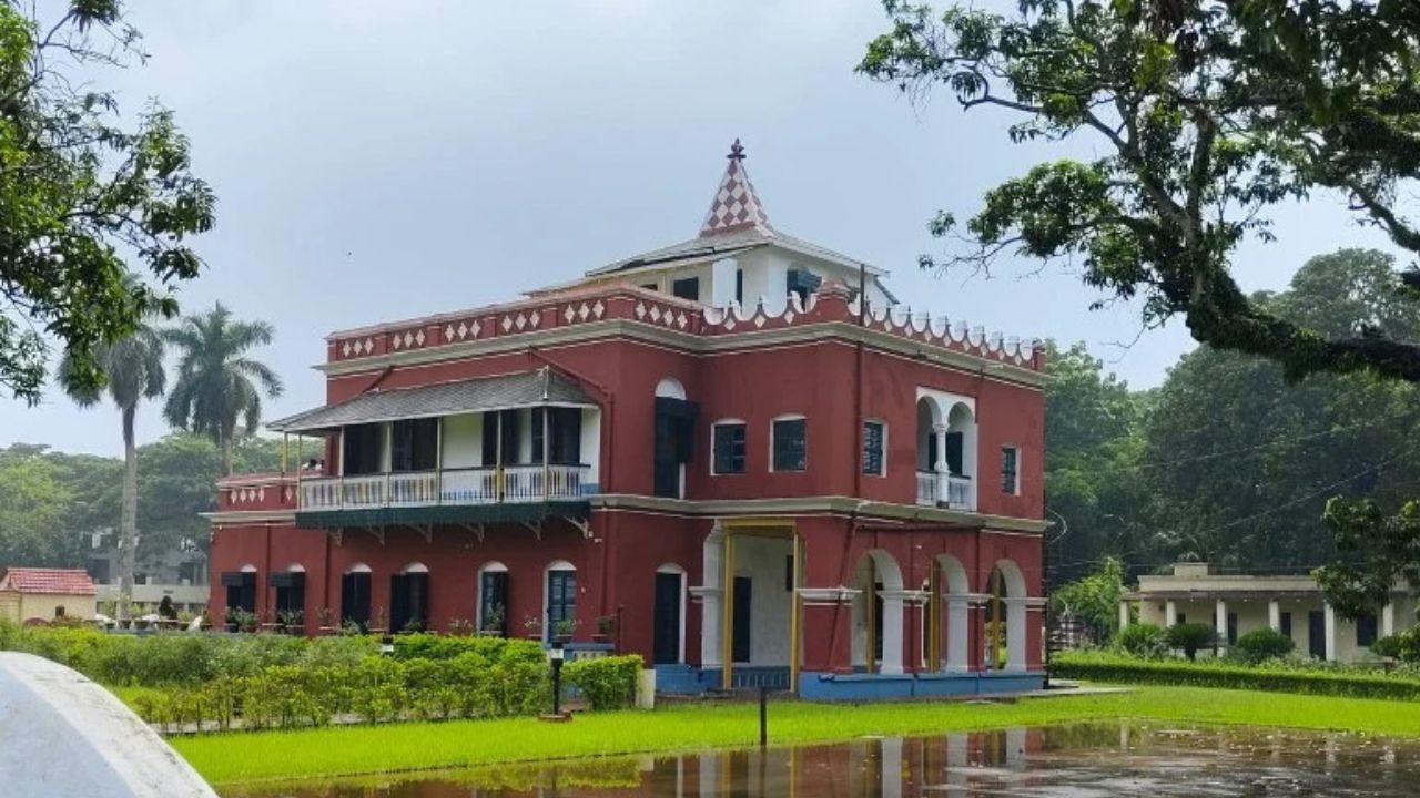 Rainwater clouds the beauty of Tagore’s Shilaidaha Kuthibari
