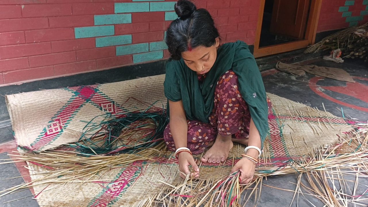Plastic products engulf Sirajganj’s shital pati market