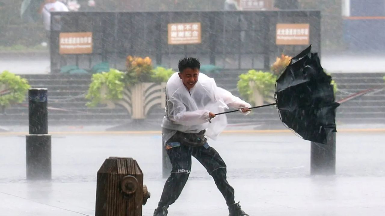 Over 1m evacuated as Typhoon Dolphin hits China typhoon dolphin