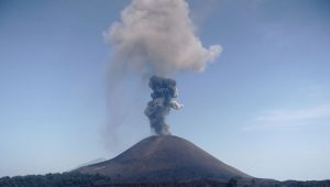 Indonesia cancels flights after Anak Krakatau volcano eruption