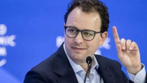 Tech leaders call to slow AI development
