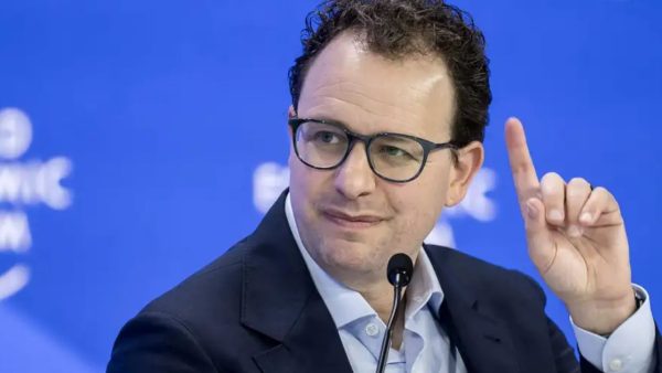 Tech leaders call to slow AI development