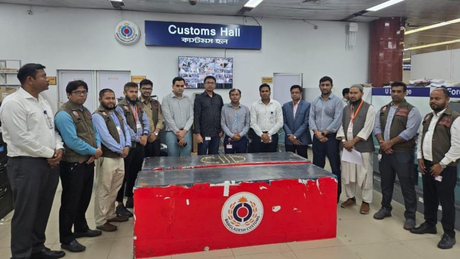 50 gold bars worth Tk11cr seized from flight toilet