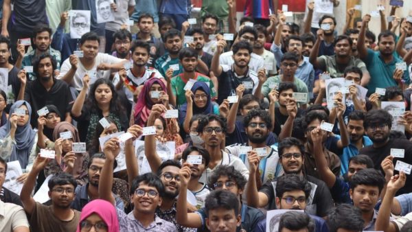 Cuet protests continue for 14th day, teachers hold human chain