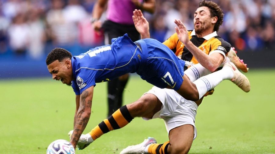 Chelsea held by Hull as Liverpool stumble