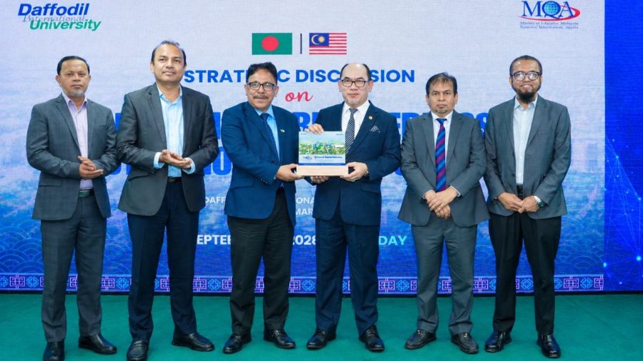 DIU hosts accreditation chiefs for higher education talks
