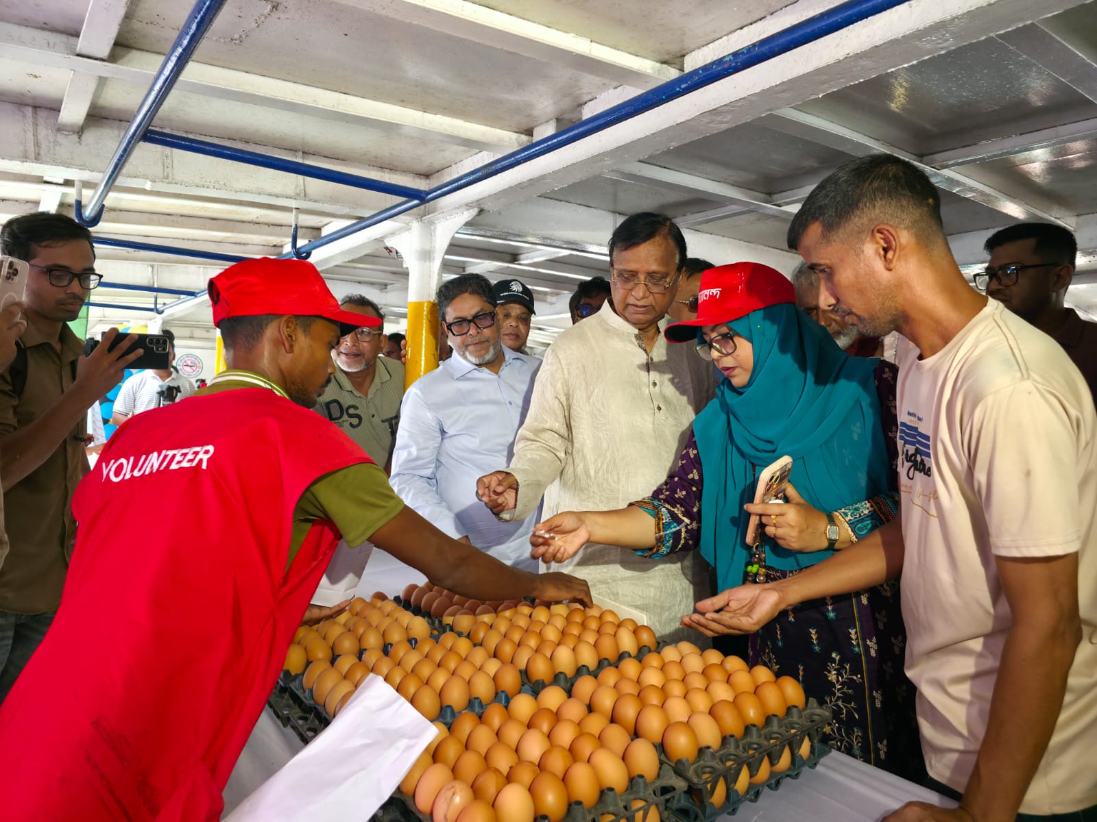 Floating Market in Exchange for Waste