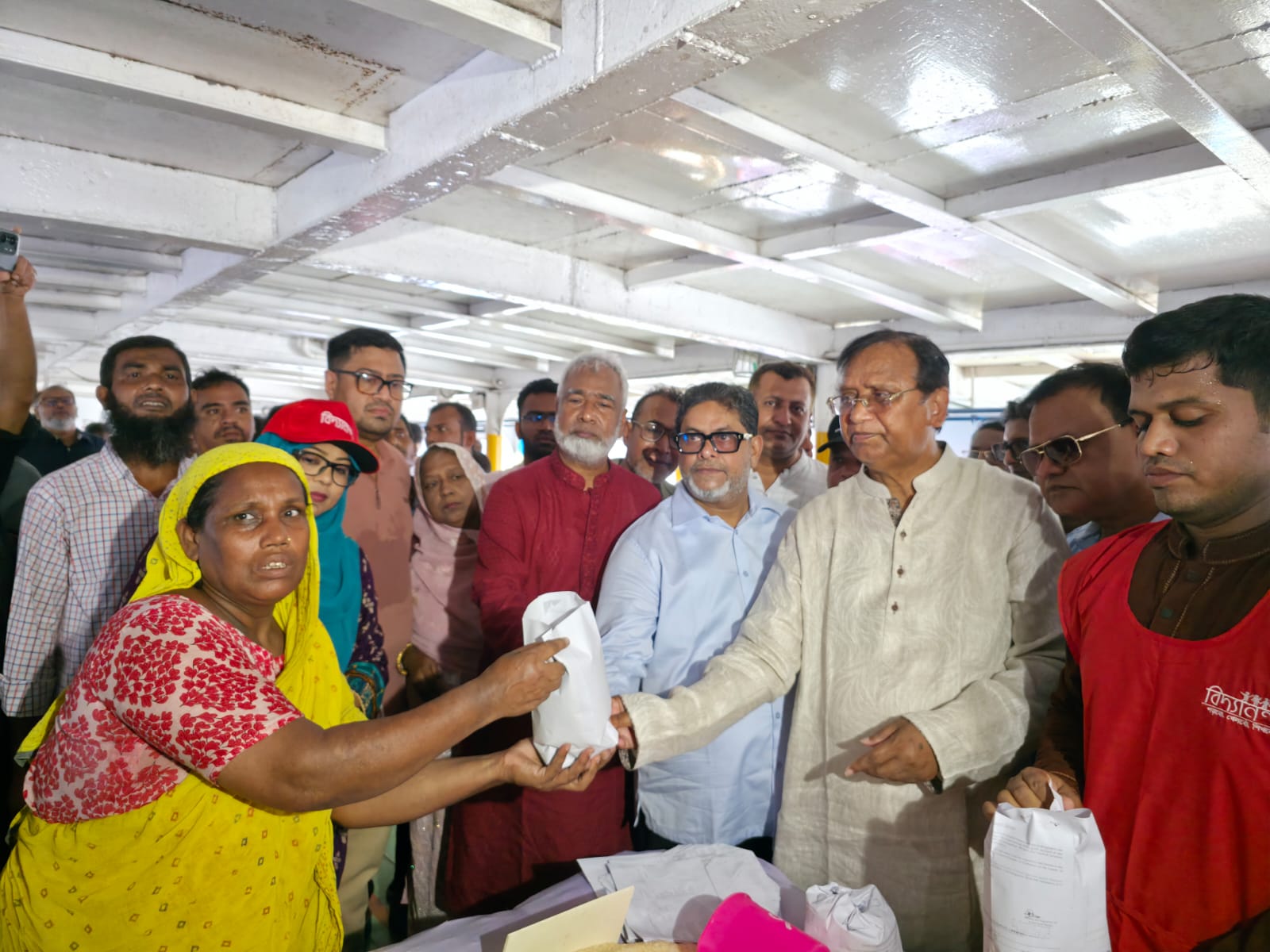 Floating Market in Exchange for Waste