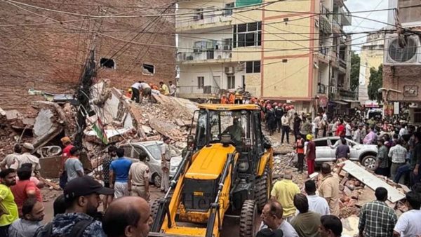 Delhi building collapse kills 1