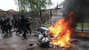 Over 400 detained as French student protests intensify