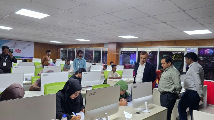 52,000 compete for freelancing training slots