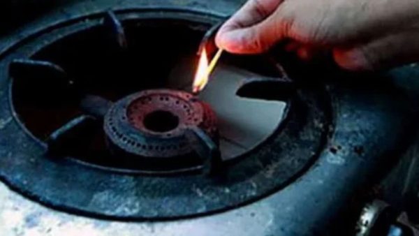 Rough weather disrupts LNG offloading, gas supply falls