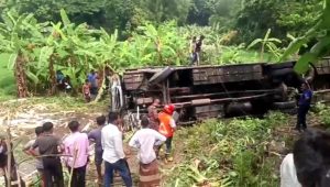 Three killed, 30 injured in Gopalganj road crash