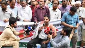 Dismissed Islami Bank staff hold sit-in outside BB following clash