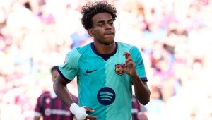 Barcelona regain topspot after Levante thrashing