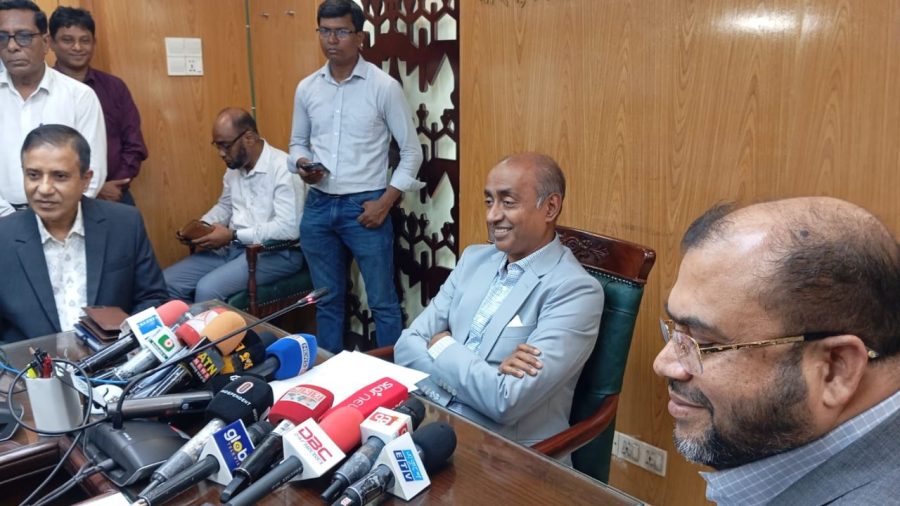 Law minister hopes CJ, SCBA chief have resolved dispute