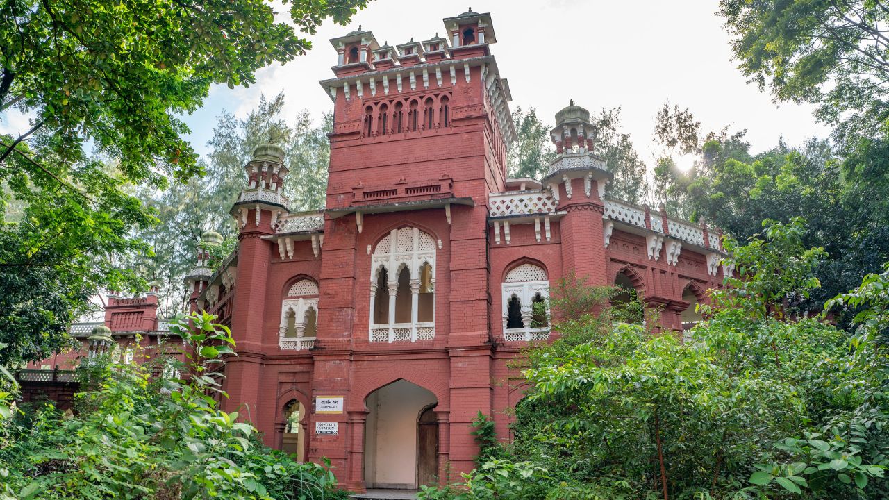 Ctg’s ‘Mini Bangladesh’: Lost in the weeds