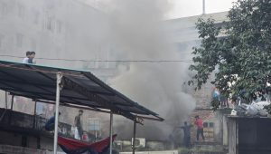 Fire breaks out at paint shop in Mohakhali