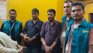 ACC detains Pahartali sub-registrar, 2 others taking Tk2 lakh bribe