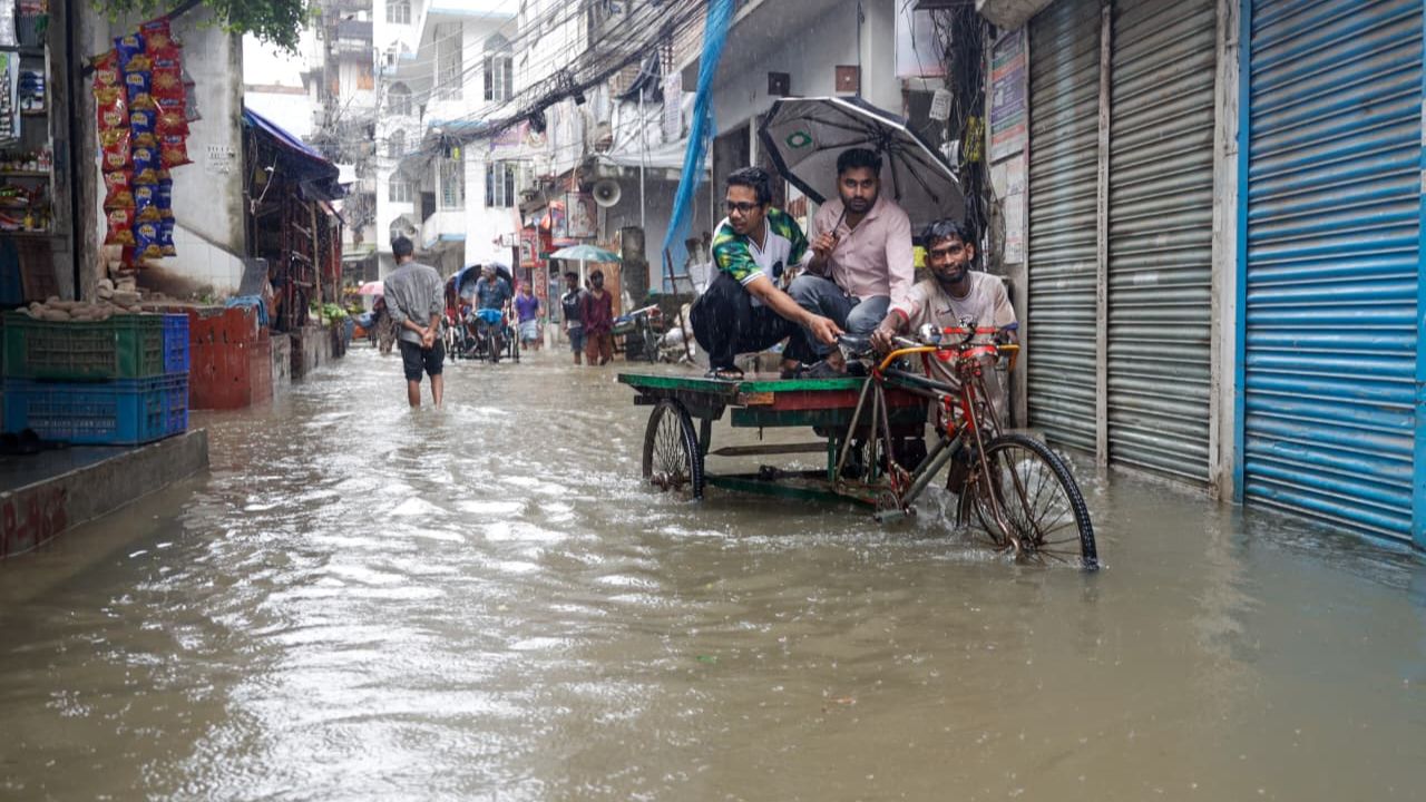 In photos: Heavy rain brings traffic woes, waterlogging in Dhaka