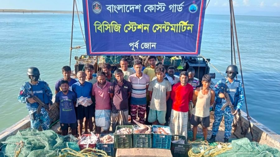 17 fishermen detained with illegal trolling boat in Saint Martin