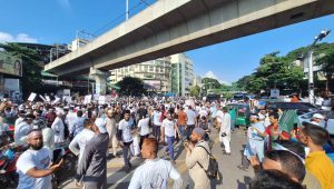 Protesters block Shahbagh over Noakhali division demand
