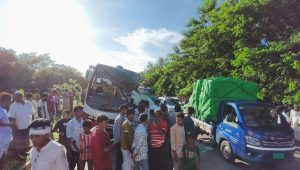 Three killed, 10 injured in Shibchar expressway bus collision