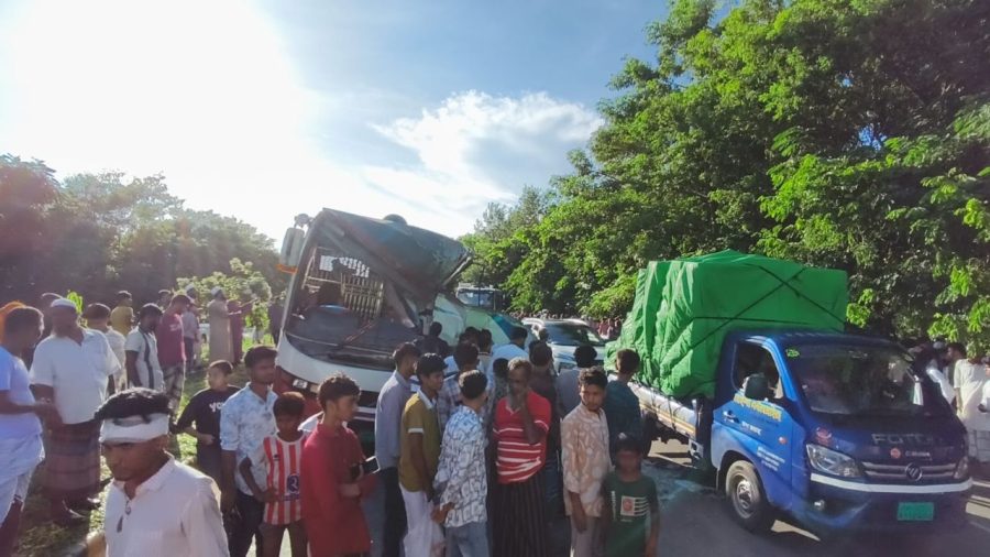 Three killed, 10 injured in Shibchar expressway bus collision