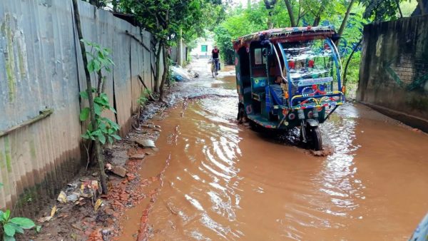 Tender delay leaves Sonargaon road in ruins