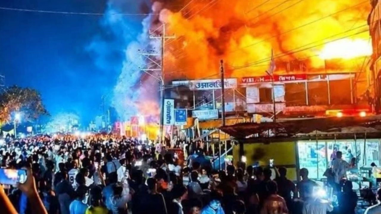 Devastating fire guts shops at Teknaf’s Jamal Complex, 20 Injured