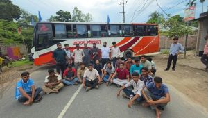 Transport dispute blocks Palashbari roads, strands passengers