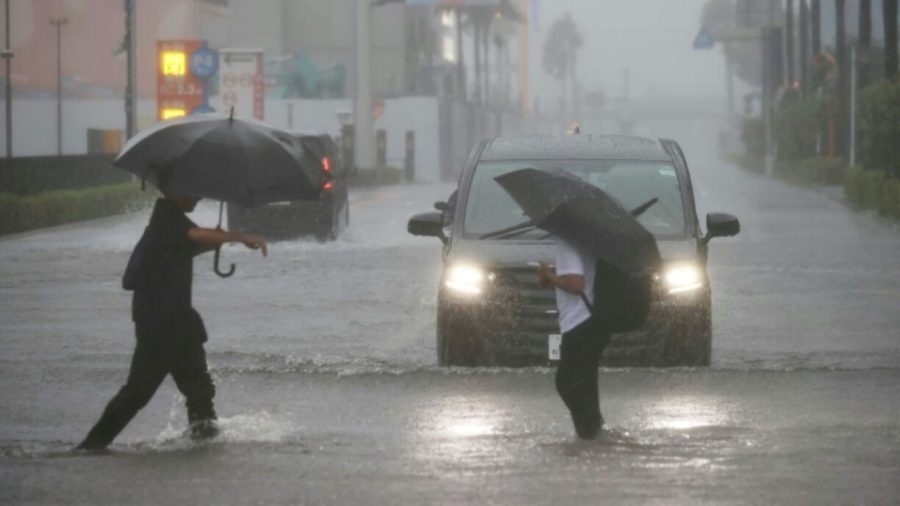 Japan hit by Typhoon Dujuan, 2 millions told to evacuate