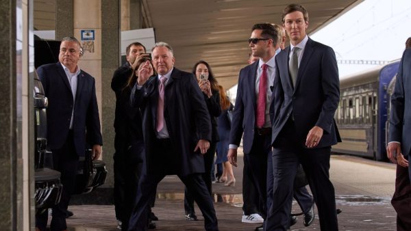 US envoys arrive in Kyiv to begin talks on ending the war
