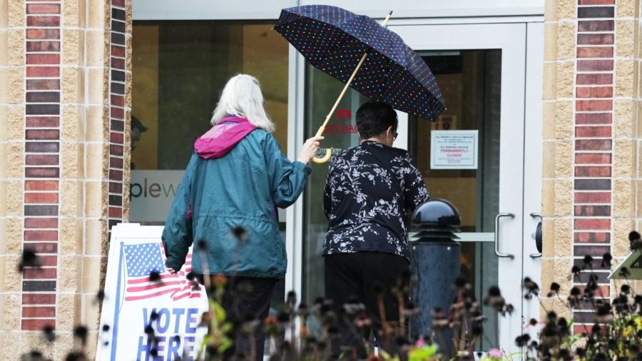 Early voting begins in US midterms