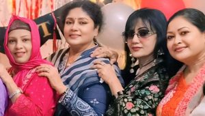 Veteran Bangladeshi film artistes reunite at Anna’s home