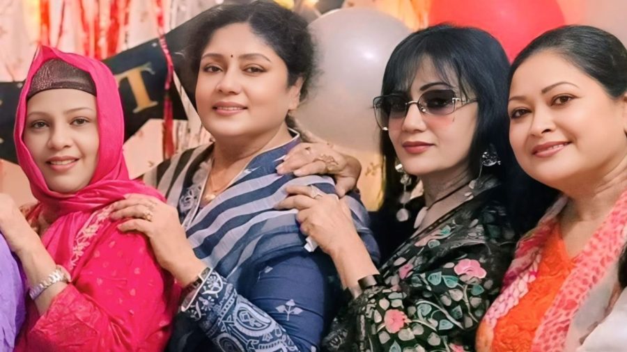 Veteran Bangladeshi film artistes reunite at Anna’s home