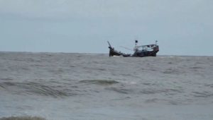 Trawler sinks off Patuakhali, all 9 fishermen rescued