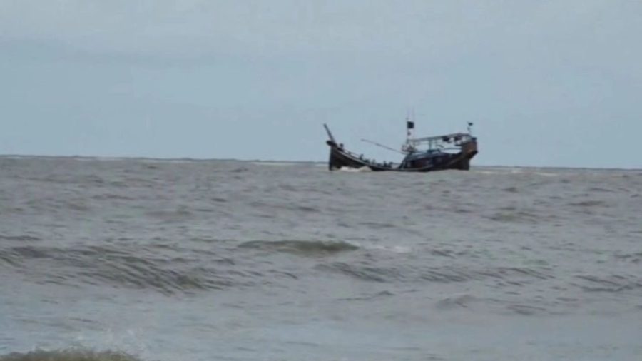 Trawler sinks off Patuakhali, all 9 fishermen rescued