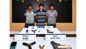 Three arrested with foreign pistol in Khulna